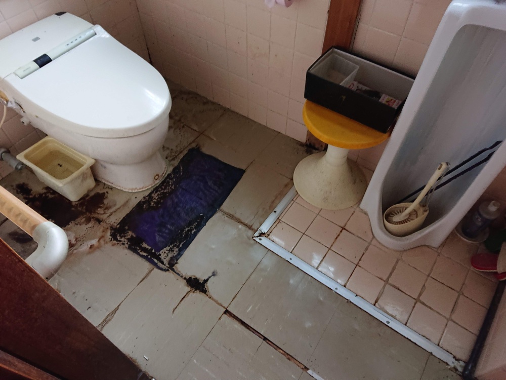 施工前（トイレ）