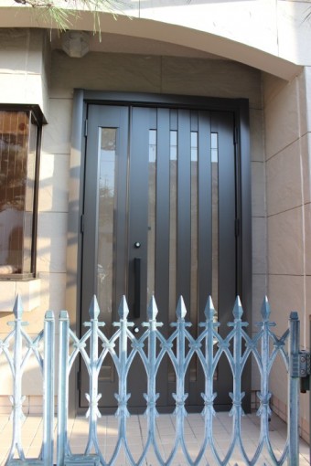 リフォーム後の玄関ドア