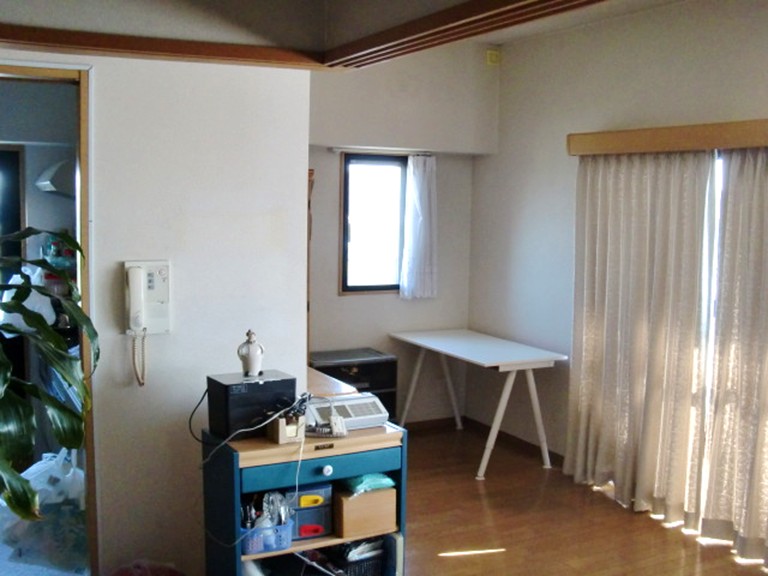 和泉市分譲マンション リビング1 ビフォー