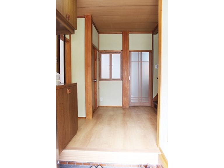 岸和田市玄関ホールアフター
